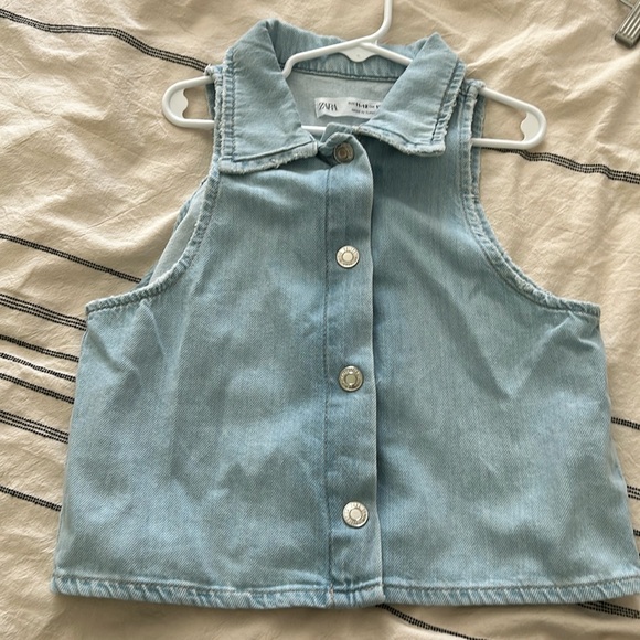 Zara 11-12 chambray Buttoned Front Vest. - Picture 3 of 7